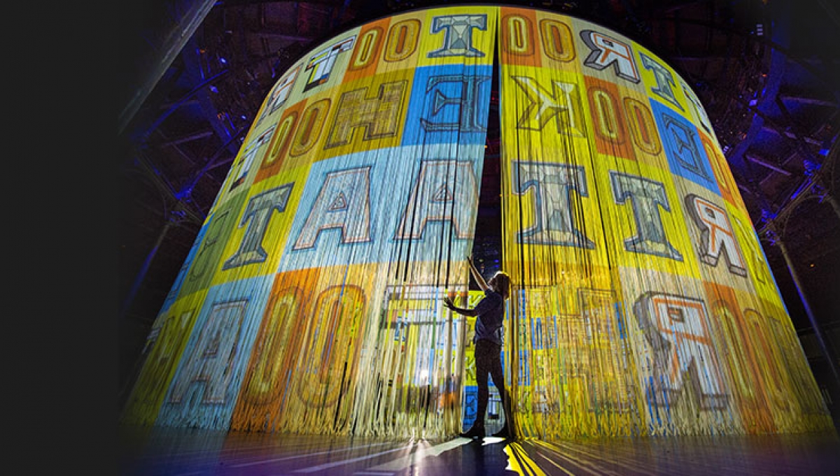 Ron Arad S Curtain Call