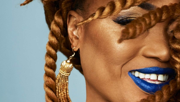 WEB_Oumou_(c)Benoit_Peverelli_WEB_4.jpg
