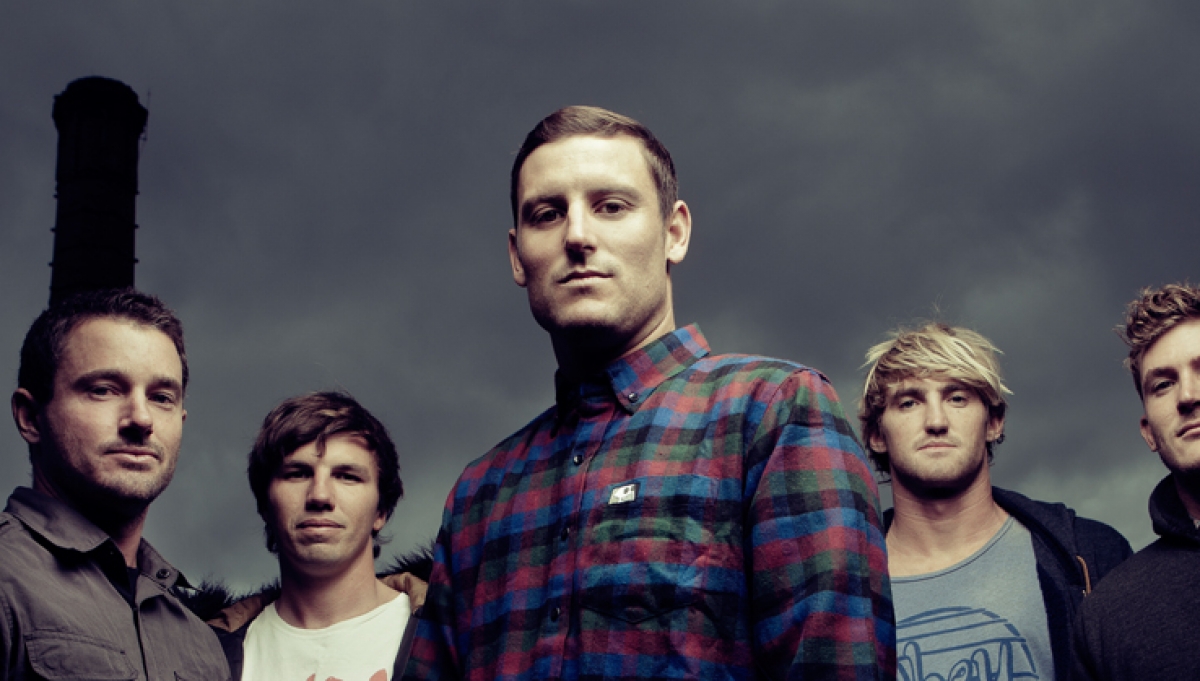 All drive. Вокалист группы Parkway Drive. Parkway Drive 2008. Парквей. Parkway Drive около маяка.